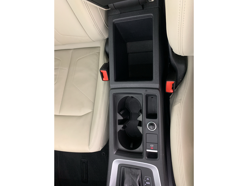 Vehicle photo 28