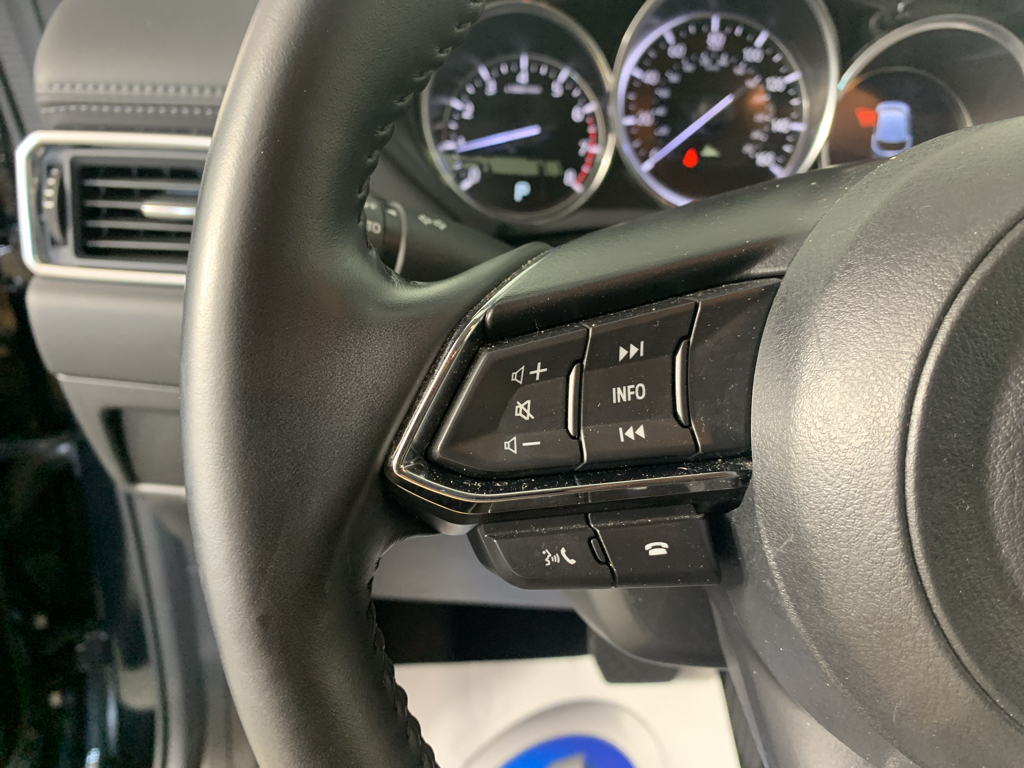 Vehicle photo 18