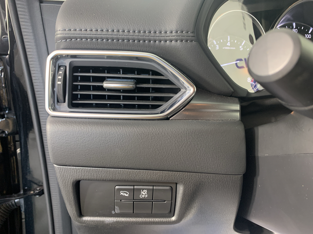 Vehicle photo 16