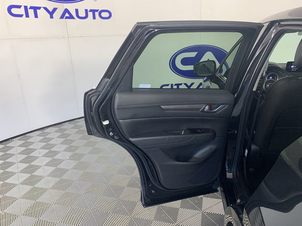Vehicle photo 29
