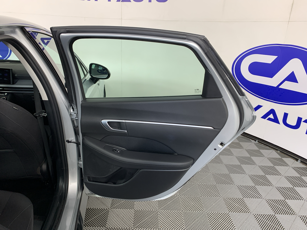 Vehicle photo 35