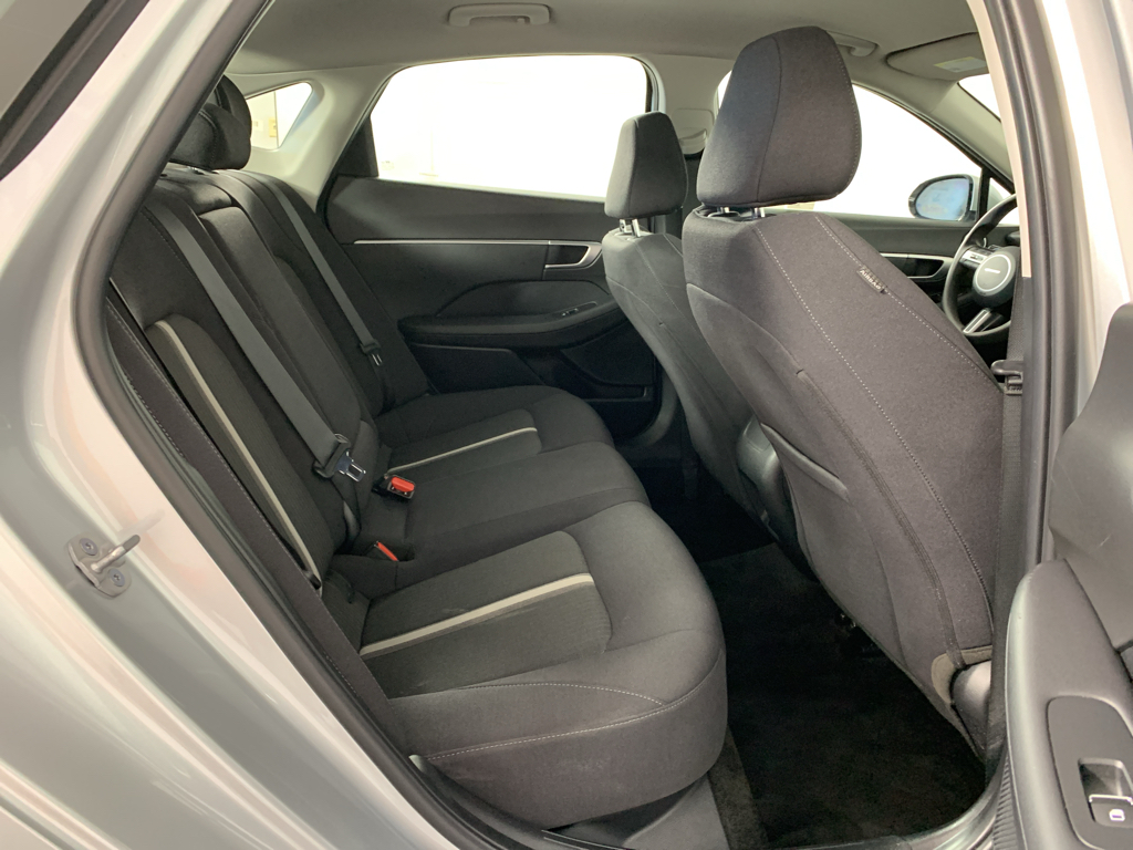 Vehicle photo 37