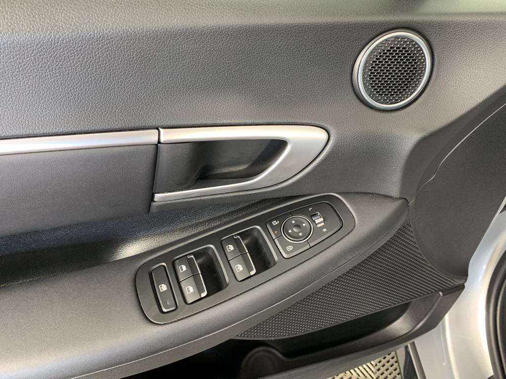 Vehicle photo 14