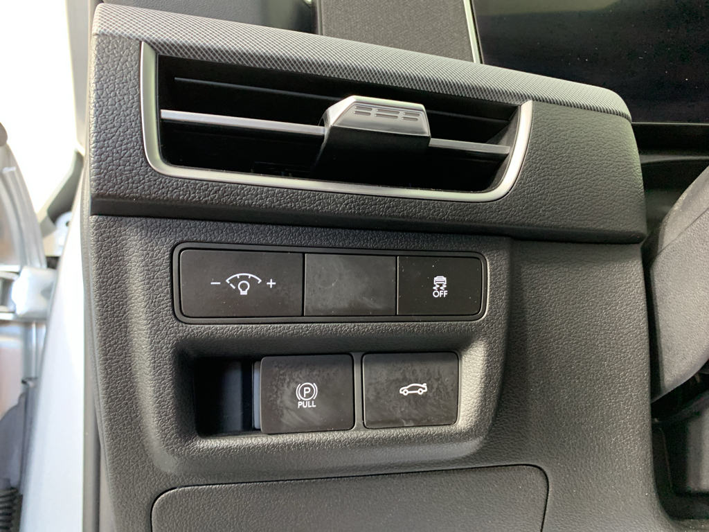 Vehicle photo 16
