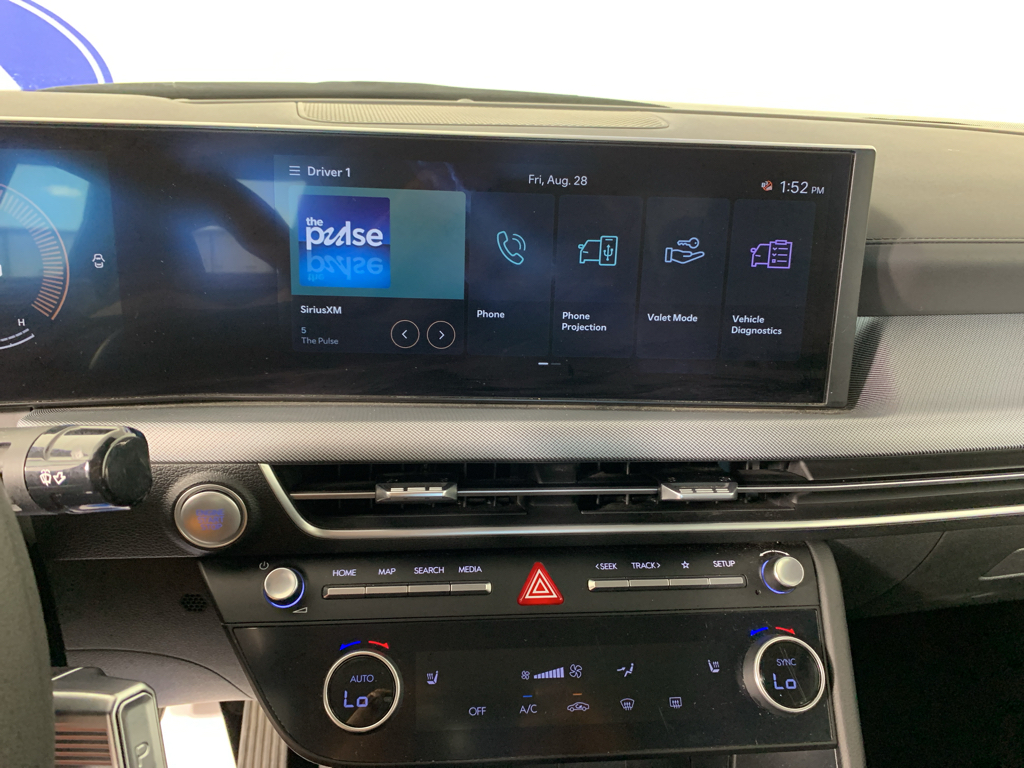 Vehicle photo 26
