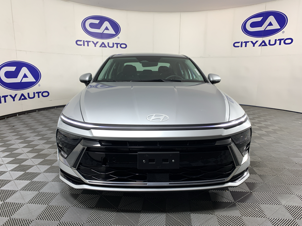 Vehicle photo 9