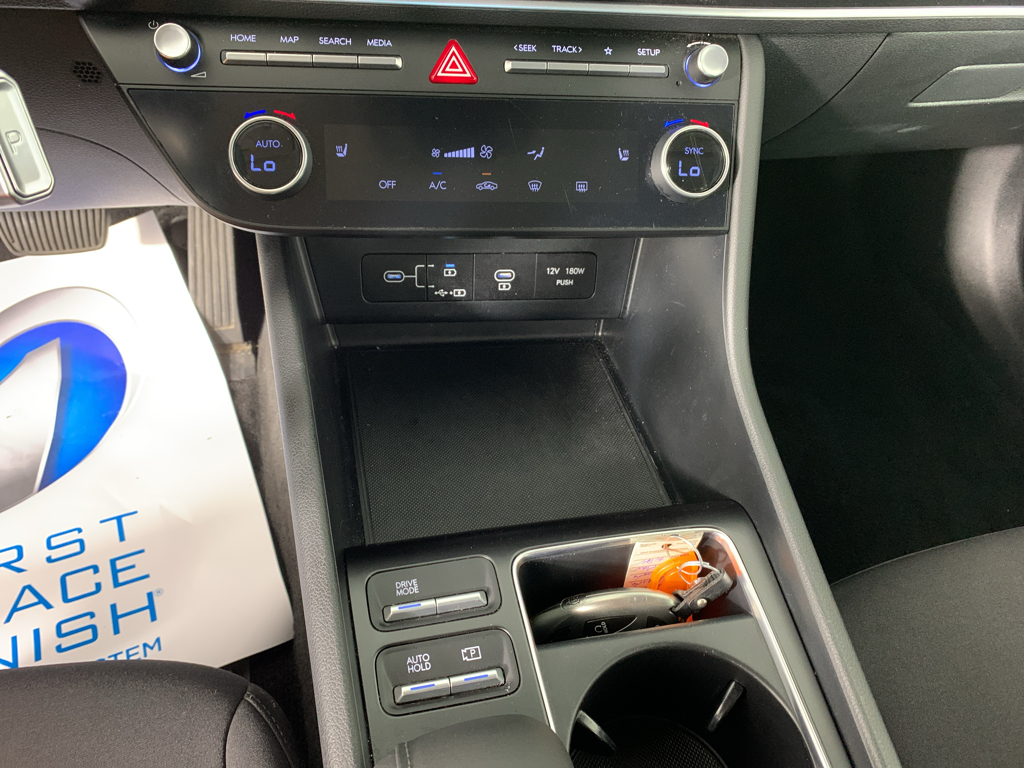 Vehicle photo 25