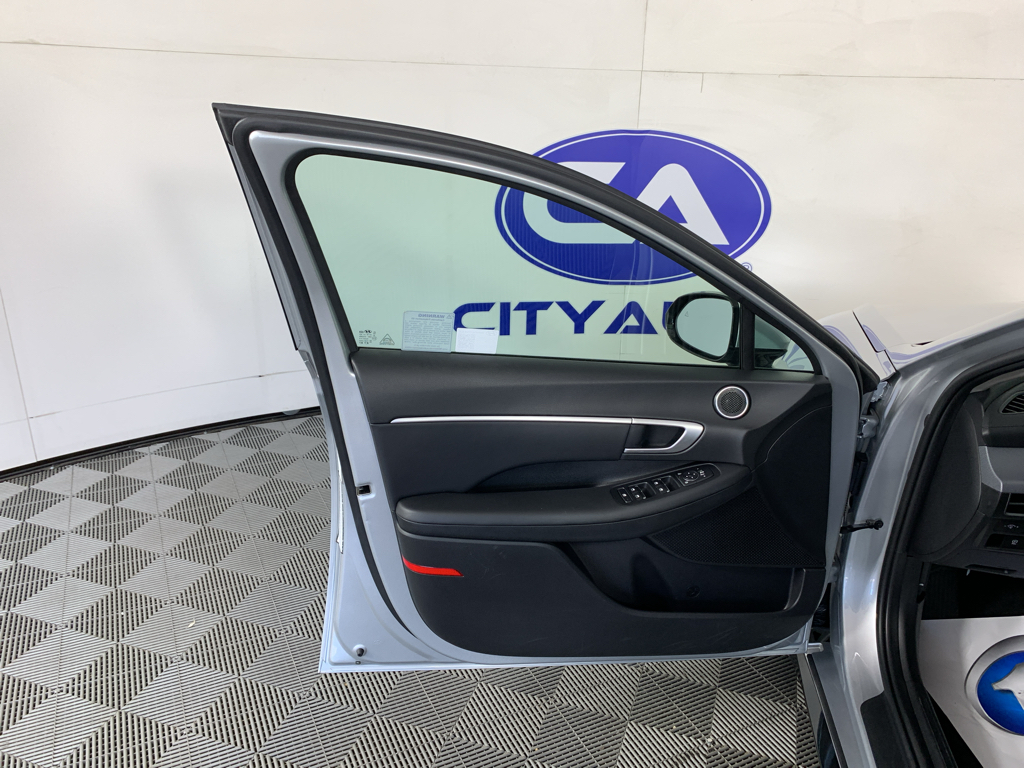 Vehicle photo 13