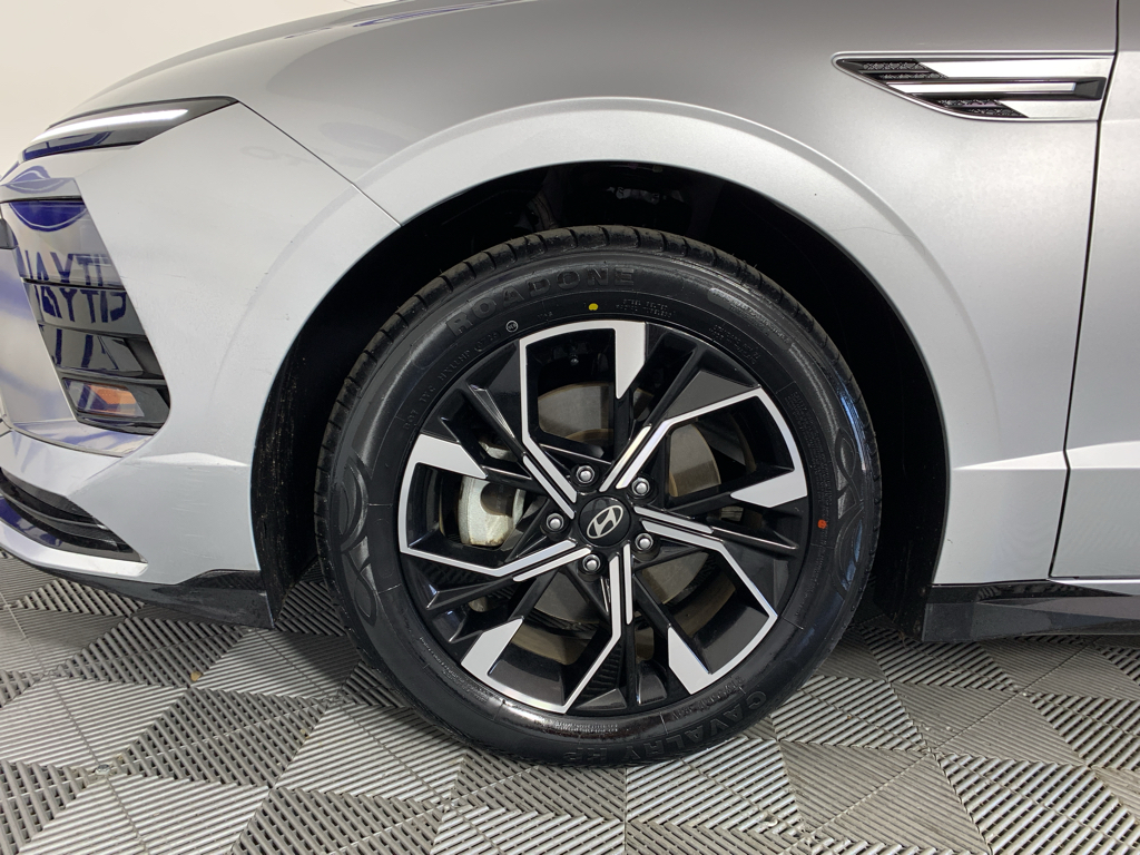 Vehicle photo 11