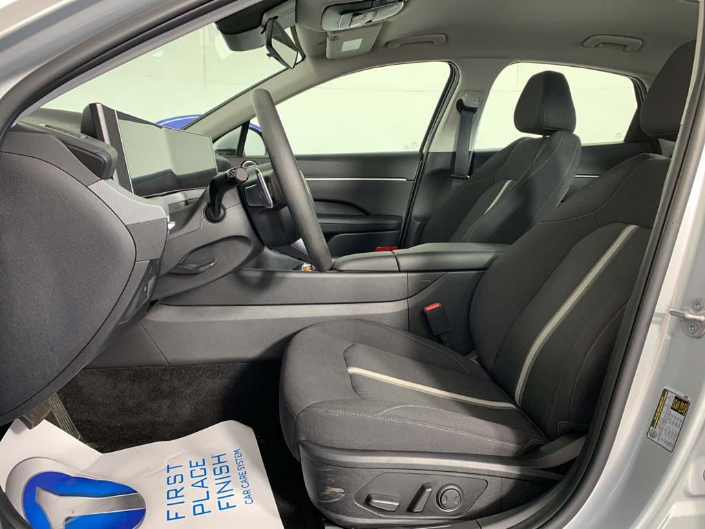Vehicle photo 15