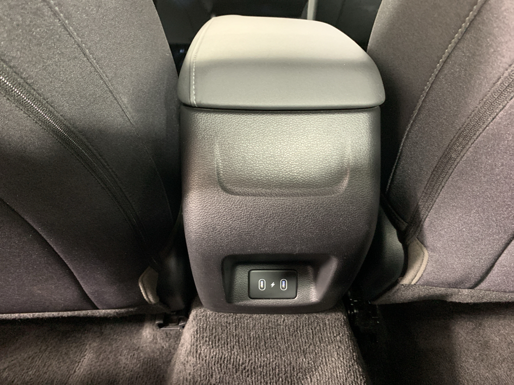 Vehicle photo 33