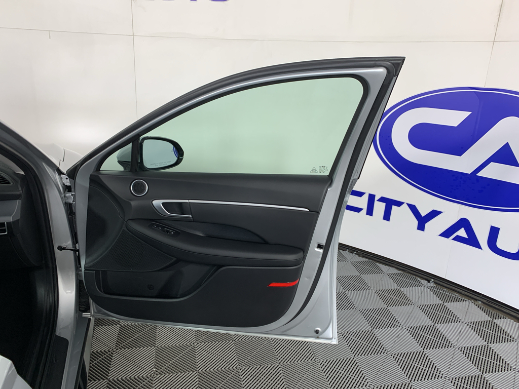 Vehicle photo 38