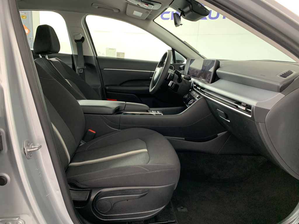 Vehicle photo 40