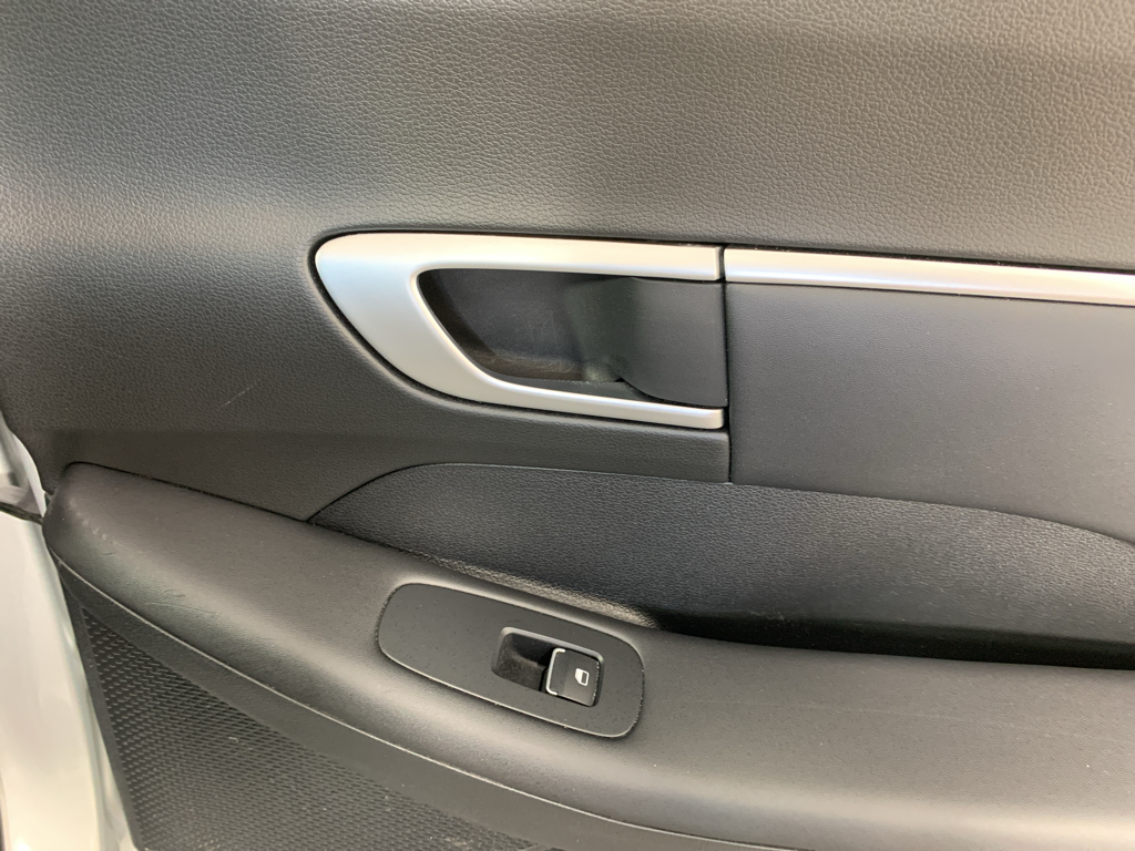 Vehicle photo 36