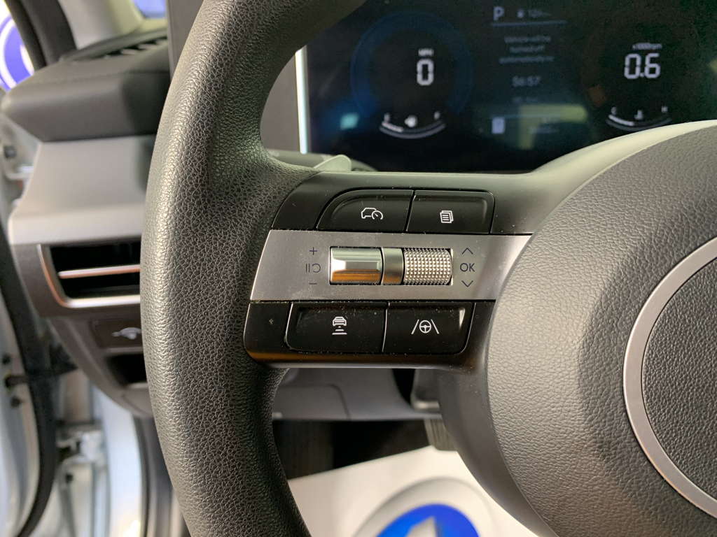 Vehicle photo 18
