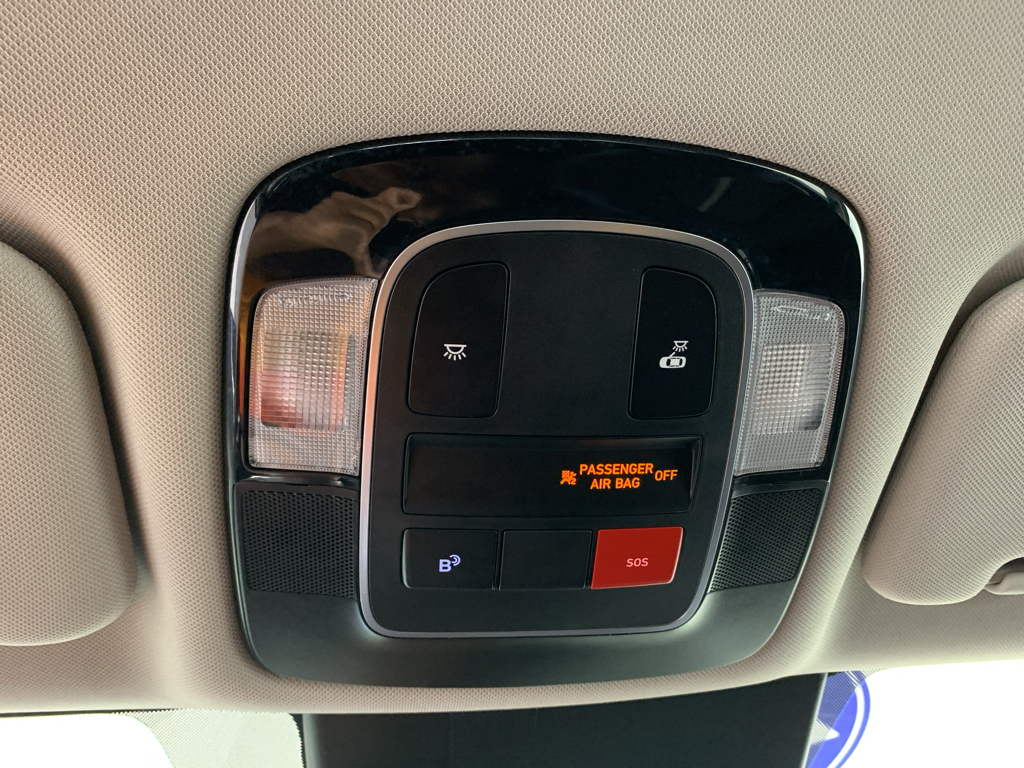 Vehicle photo 28