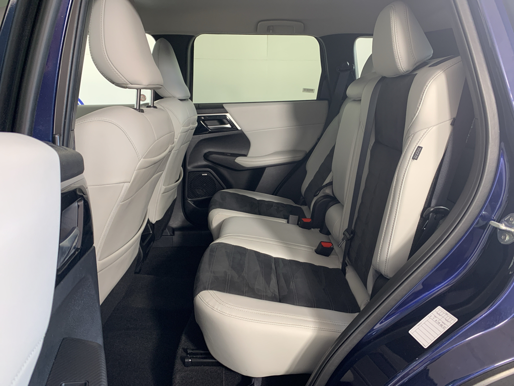 Vehicle photo 31
