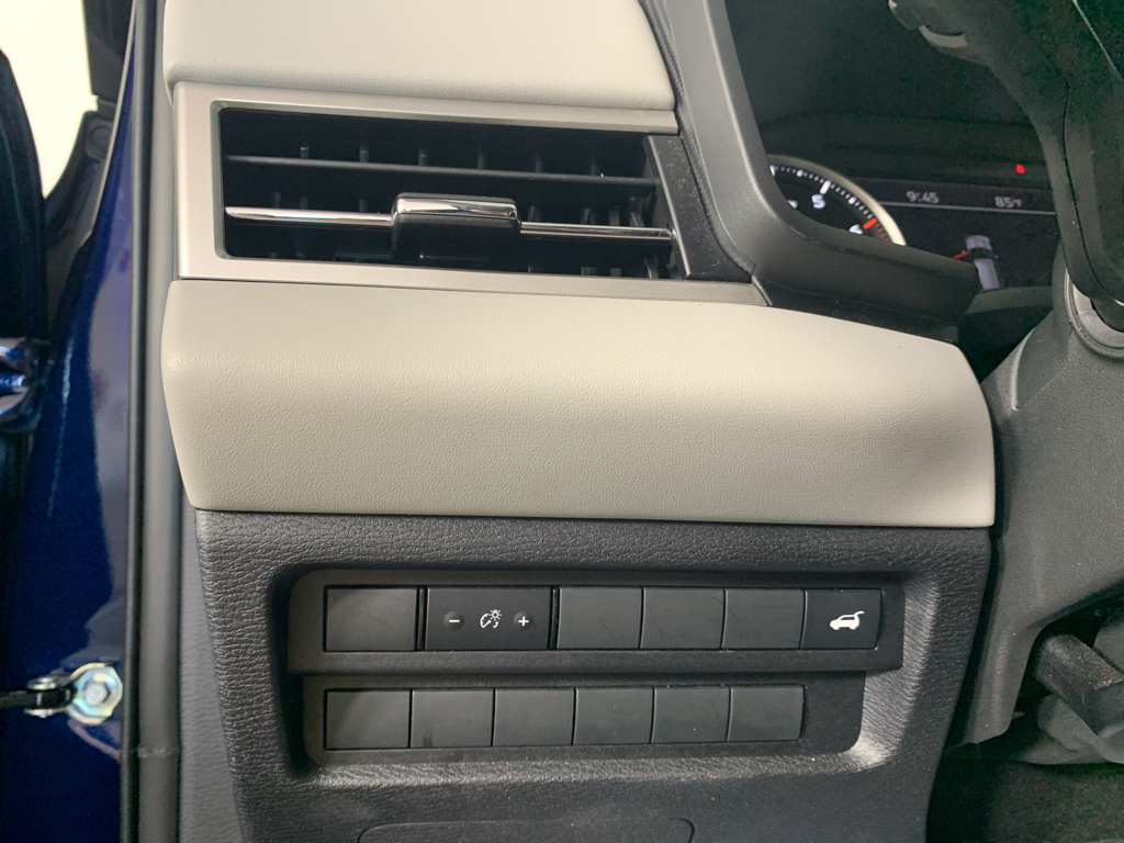 Vehicle photo 16