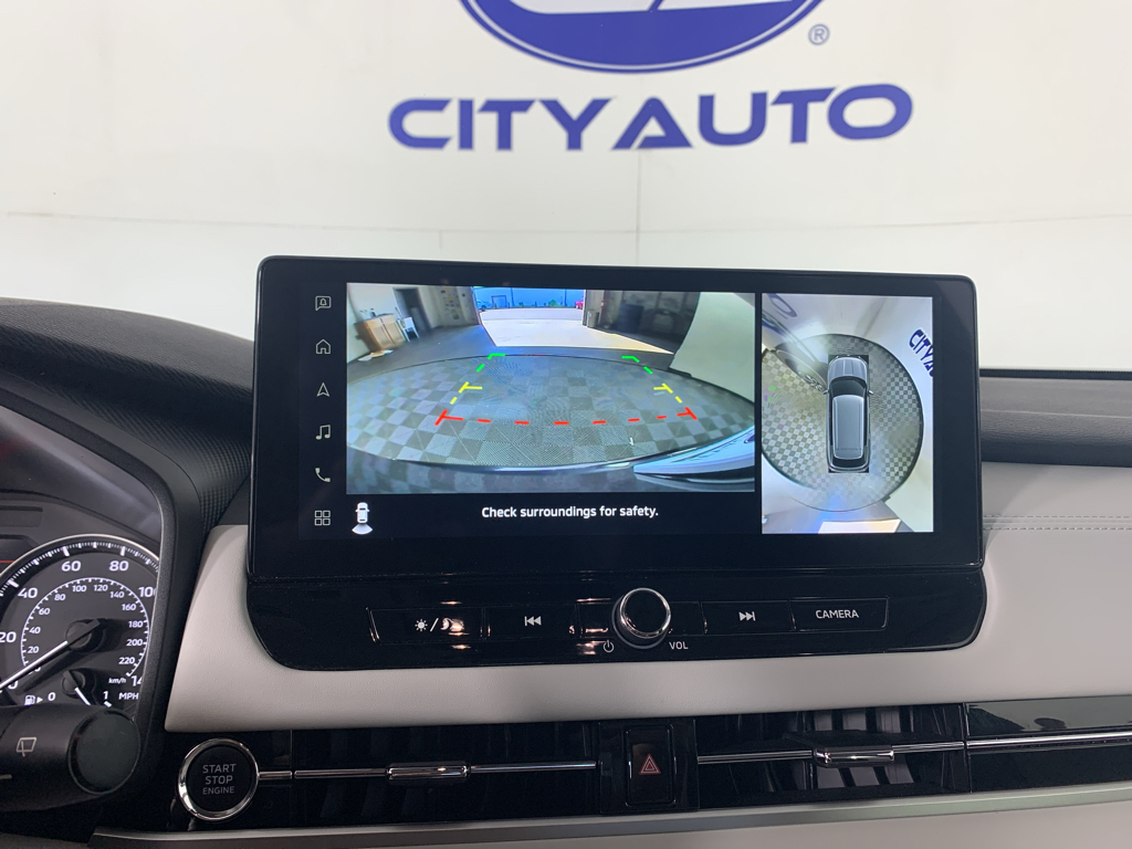 Vehicle photo 26