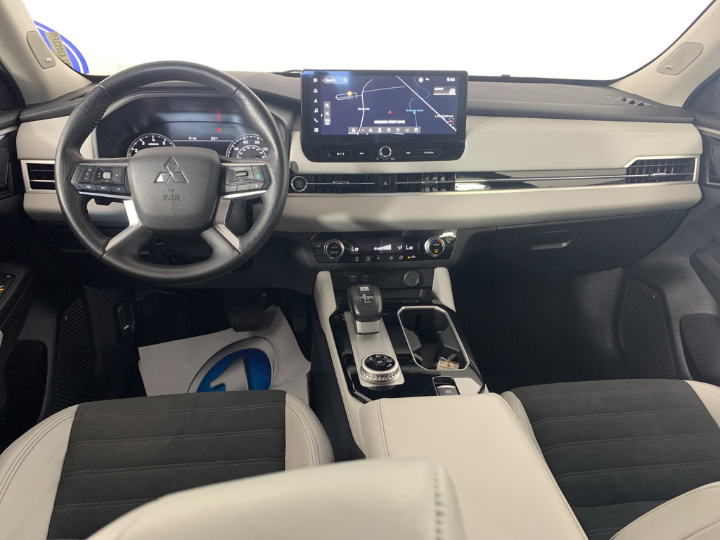 Vehicle photo 32