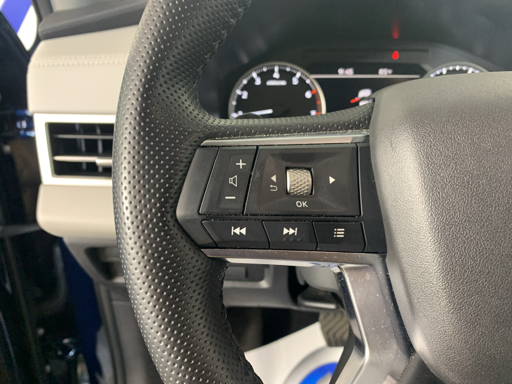 Vehicle photo 18