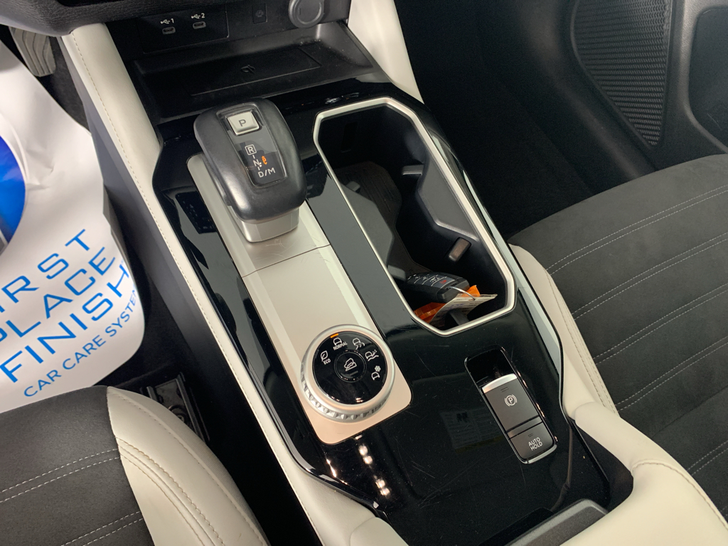 Vehicle photo 24