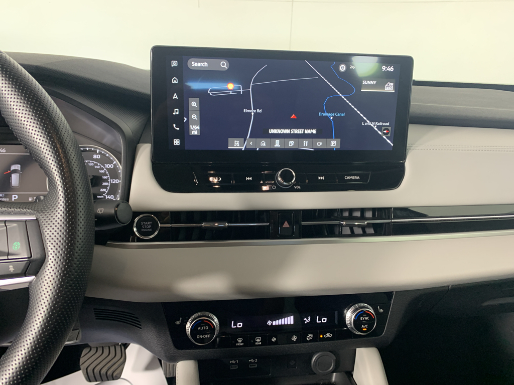Vehicle photo 25