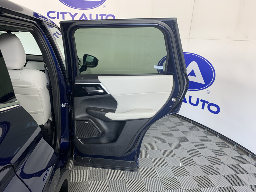 Vehicle photo 34