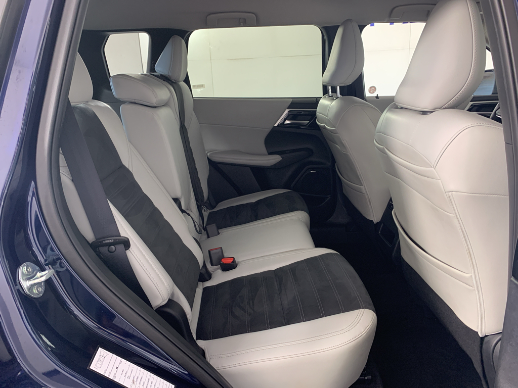 Vehicle photo 36