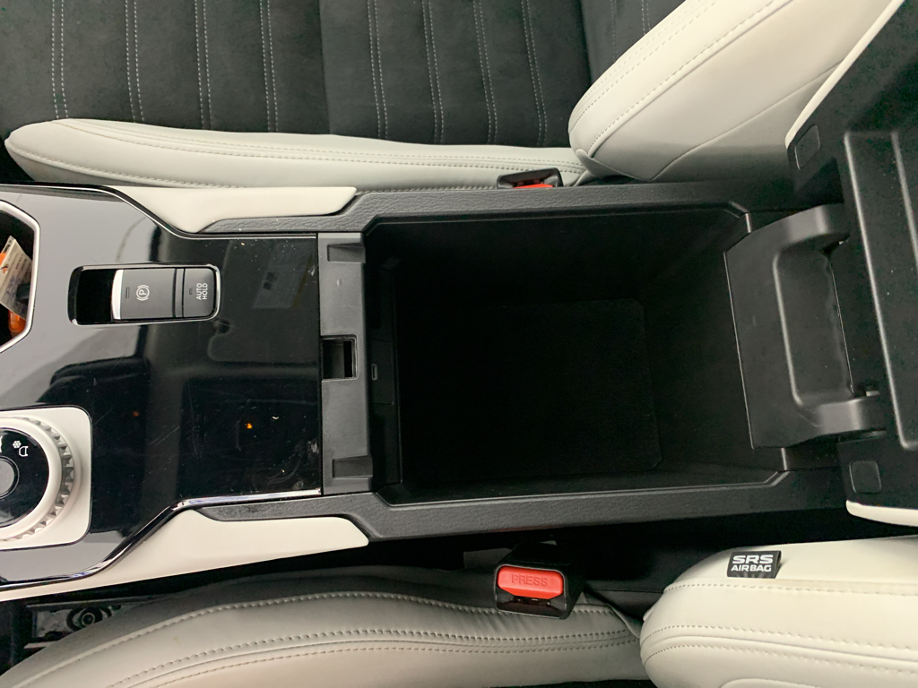 Vehicle photo 28