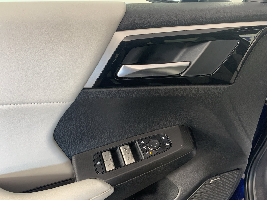Vehicle photo 14