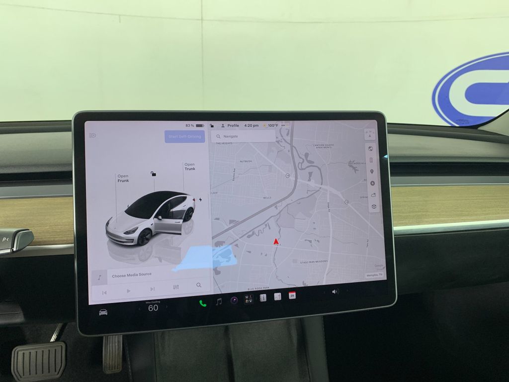 Vehicle photo 21
