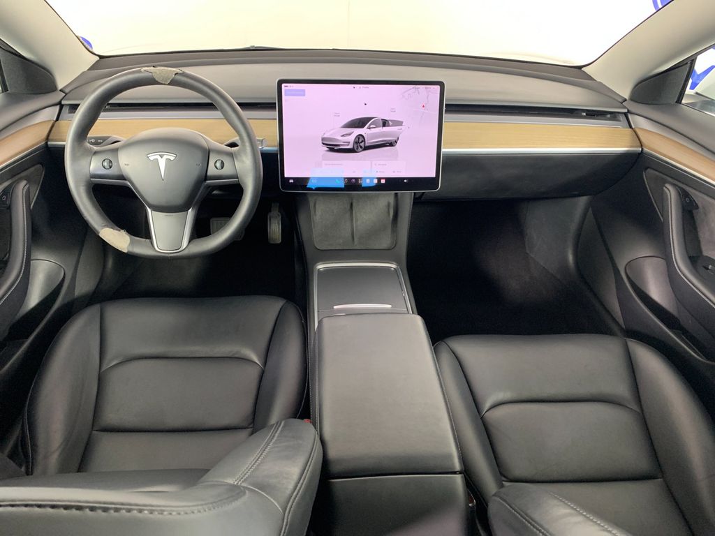 Vehicle photo 28