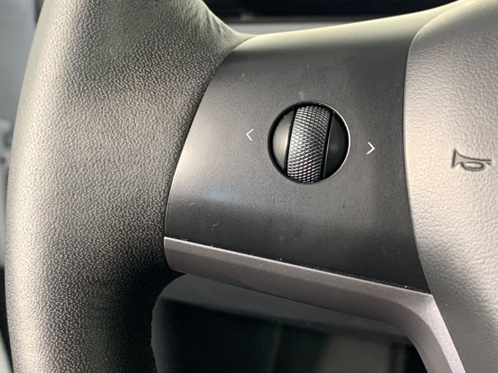 Vehicle photo 16