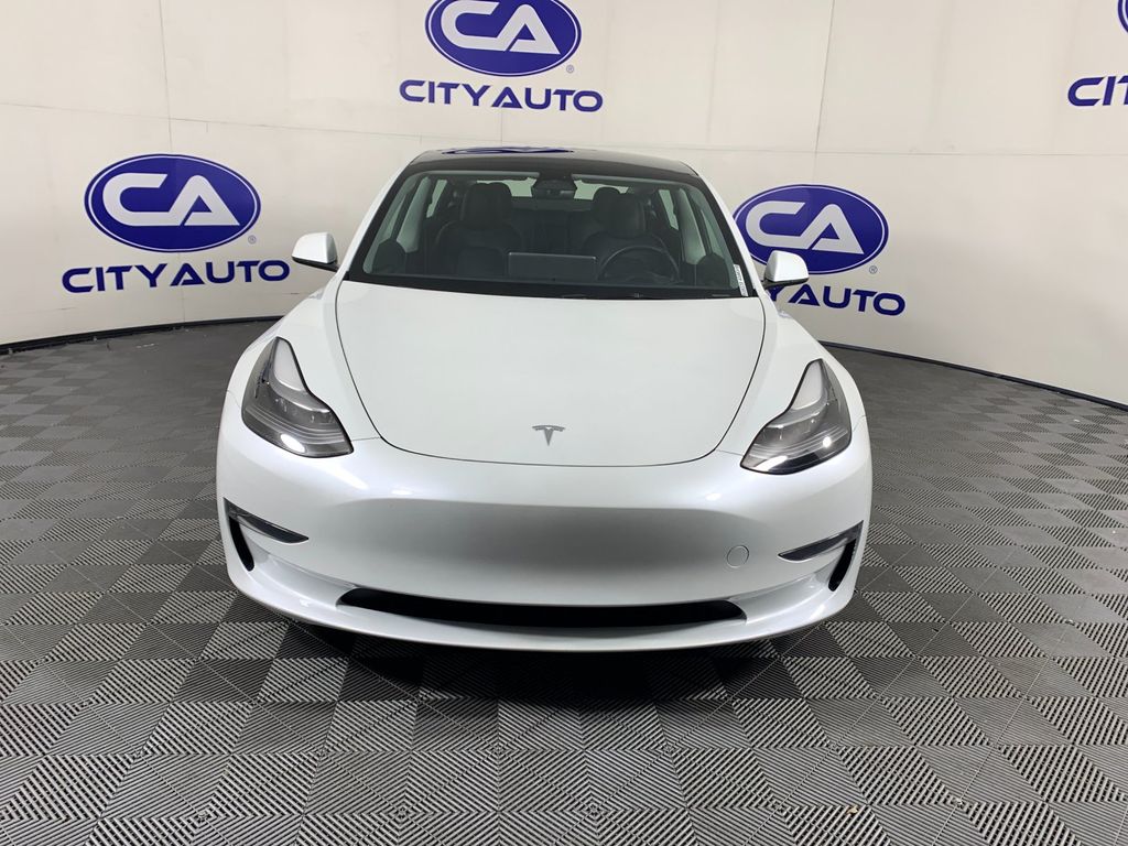 Vehicle photo 9