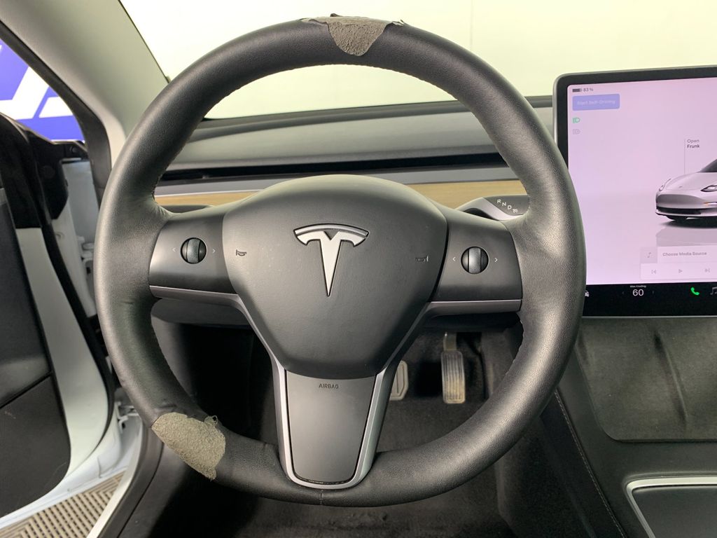 Vehicle photo 18