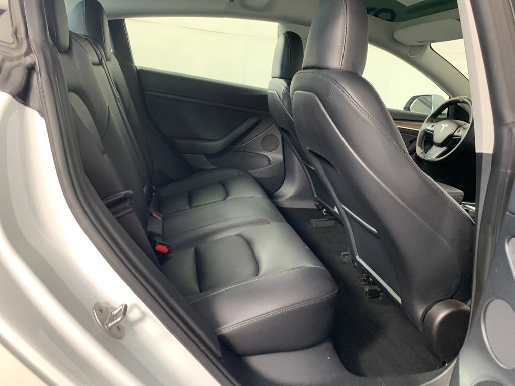 Vehicle photo 31