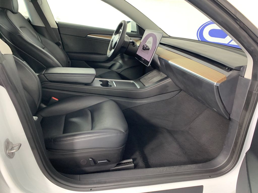 Vehicle photo 34