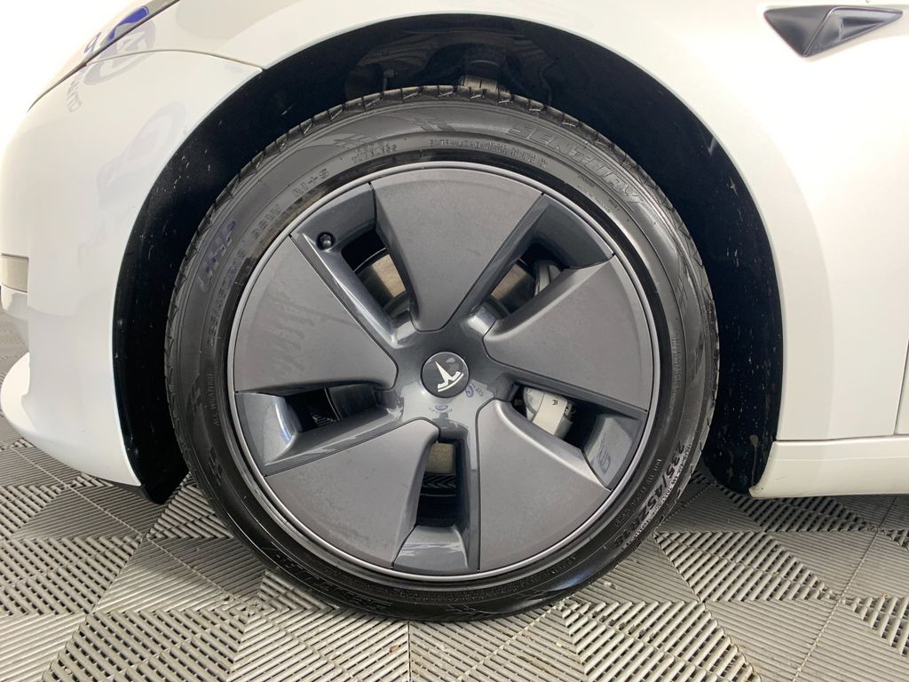 Vehicle photo 11