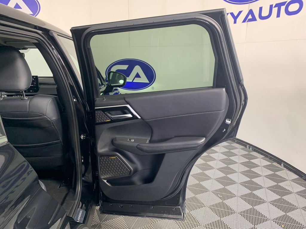 Vehicle photo 36