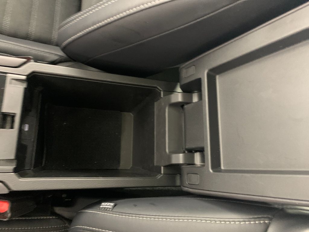 Vehicle photo 29