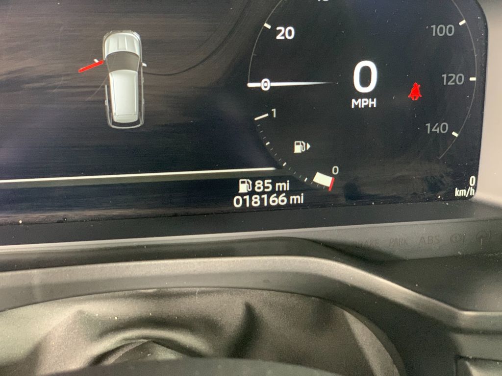 Vehicle photo 23