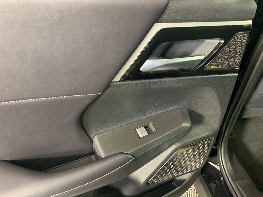 Vehicle photo 31