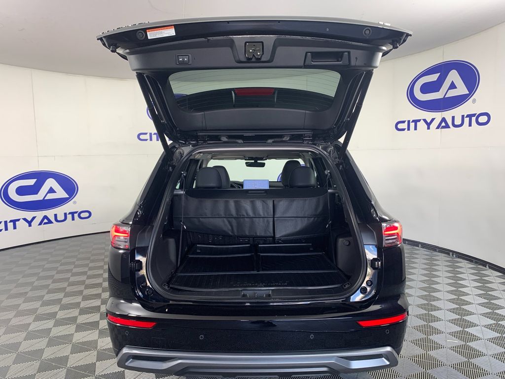 Vehicle photo 35