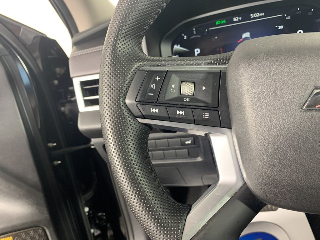 Vehicle photo 18