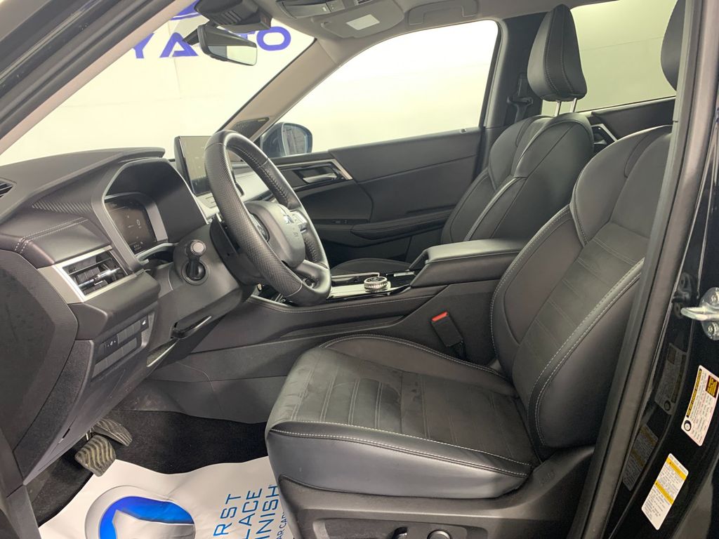 Vehicle photo 15