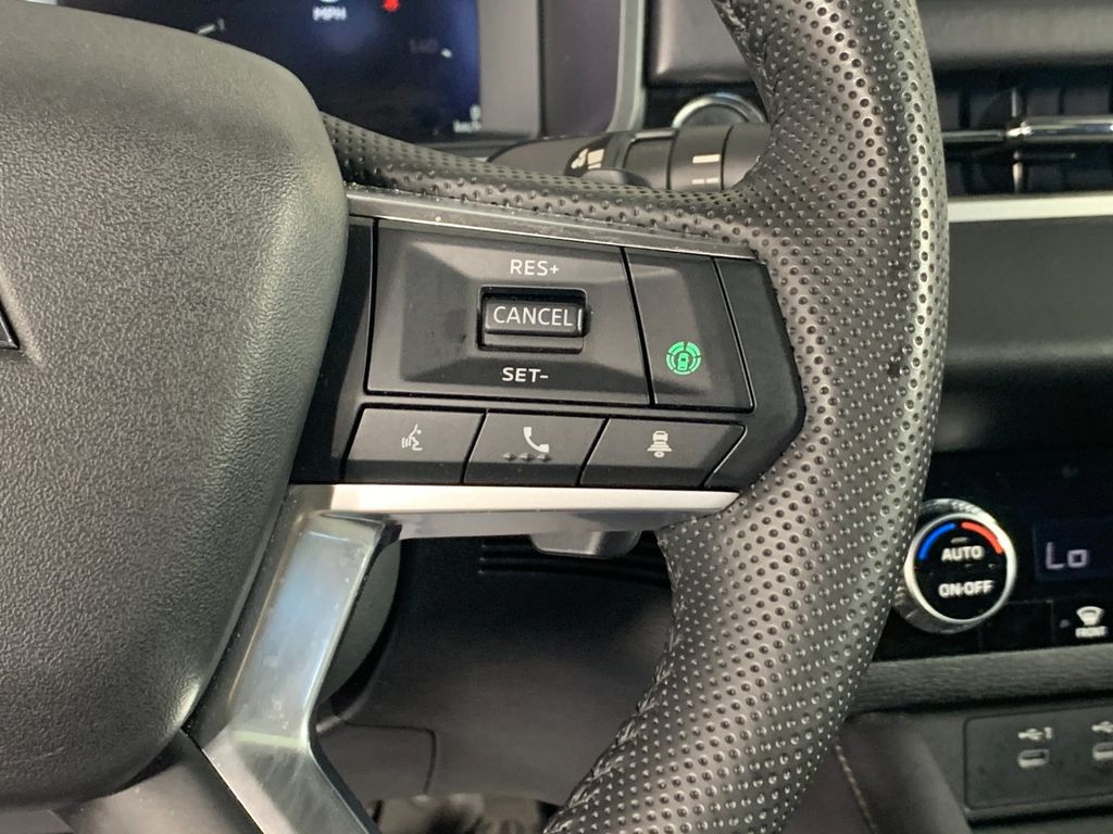 Vehicle photo 19