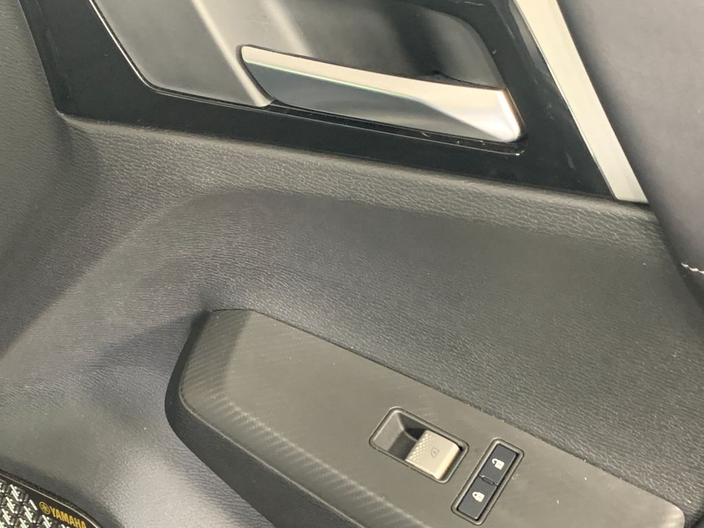 Vehicle photo 40