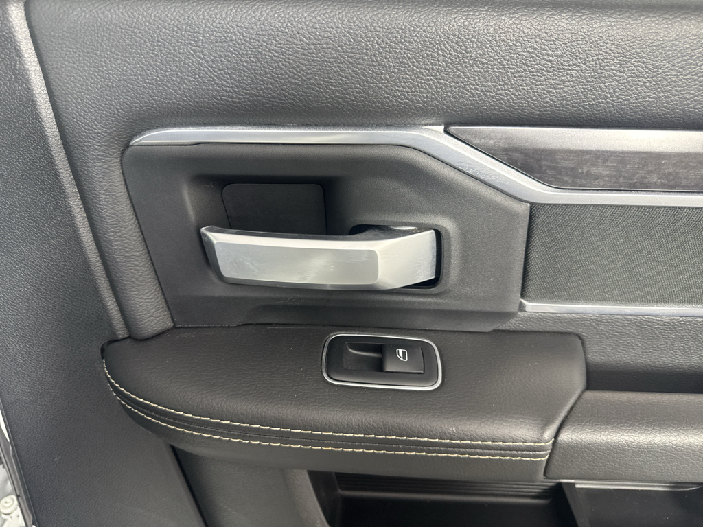 Vehicle photo 31