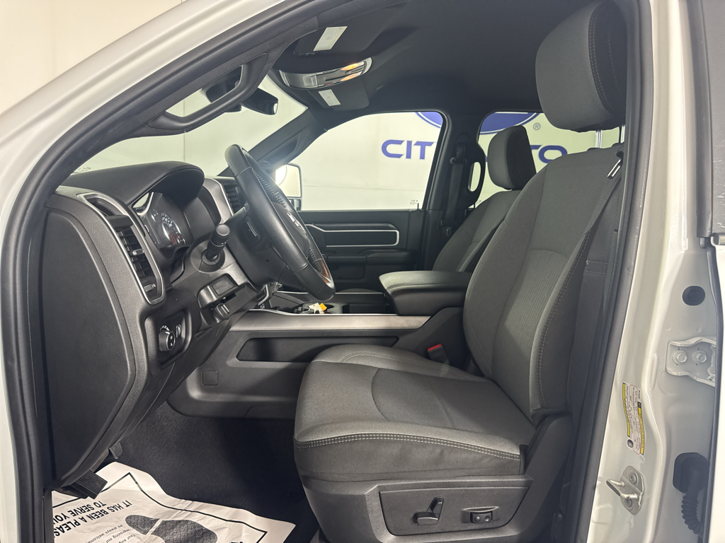 Vehicle photo 14